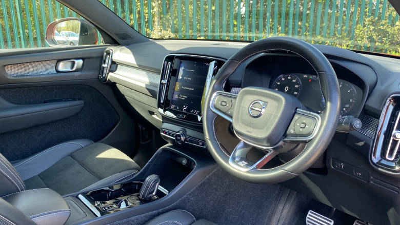 Volvo Xc40 2.0 D4 [190] R DESIGN Pro 5dr AWD Geartronic Diesel Estate